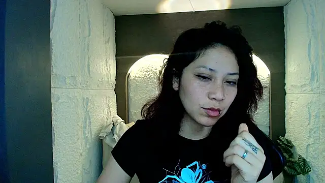 valentina r  online show from April 2, 2026, 3:13 am