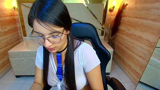 Snapshot of scarlettvixen_r chatting on September 13, 2025, 1:00 pm scarlettvixen r online show from September 13, 2025, 1:00 pm
