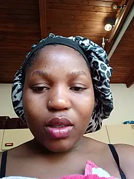 Snapshot of SweetHoney21_ chatting on July 1, 2026, 12:38 pm SweetHoney21 online show from July 1, 2026, 12:38 pm