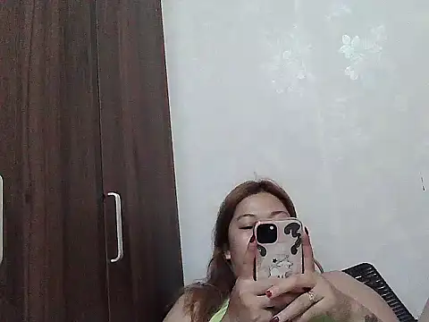 Snapshot of mimi15 chatting on June 26, 2026, 9:04 am mimi15 online show from June 26, 2026, 9:04 am