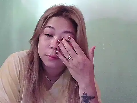 Snapshot of mimi15 chatting on July 7, 2026, 7:45 am mimi15 online show from July 7, 2026, 7:45 am