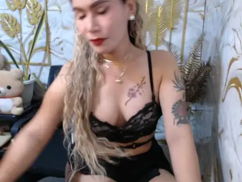 Snapshot of tshot_izzy_88 chatting on December 14, 2025, 10:10 am tshot izzy 88 online show from December 14, 2025, 10:10 am