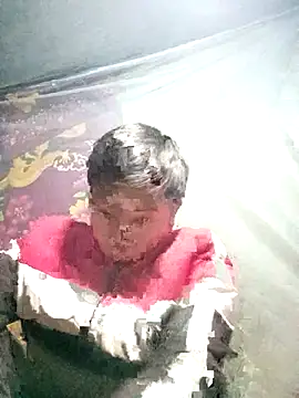 DungLuongg online show from November 18, 2025, 2:42 pm