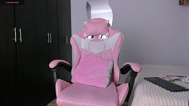 kendal hot01 online show from April 7, 2026, 7:04 pm