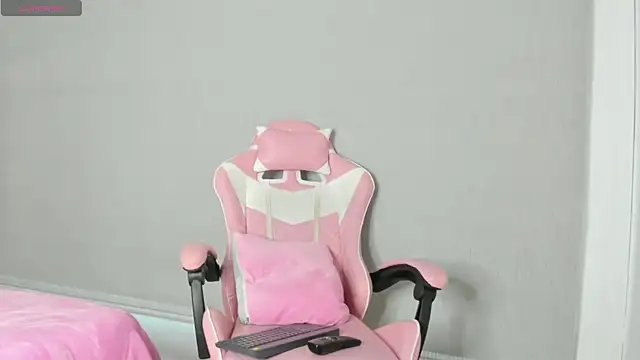 Snapshot of kendal_hot01 chatting on November 14, 2025, 11:58 am kendal hot01 online show from November 14, 2025, 11:58 am