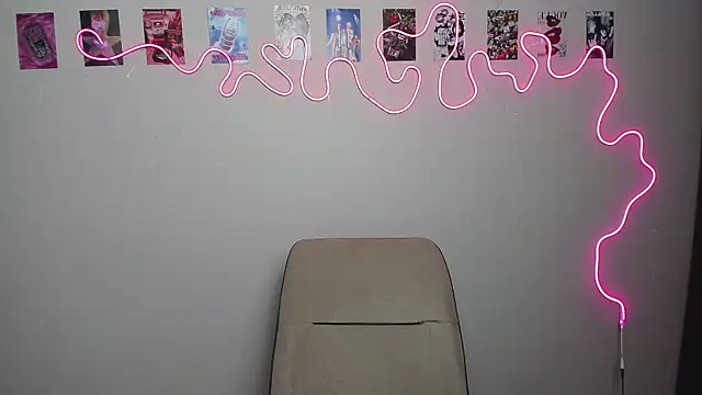 Snapshot of yoi_mika chatting on November 28, 2025, 11:05 pm yoi mika online show from November 28, 2025, 11:05 pm