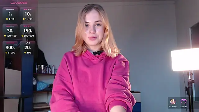 Snapshot of Alismoona chatting on November 26, 2025, 8:14 am Alismoona online show from November 26, 2025, 8:14 am