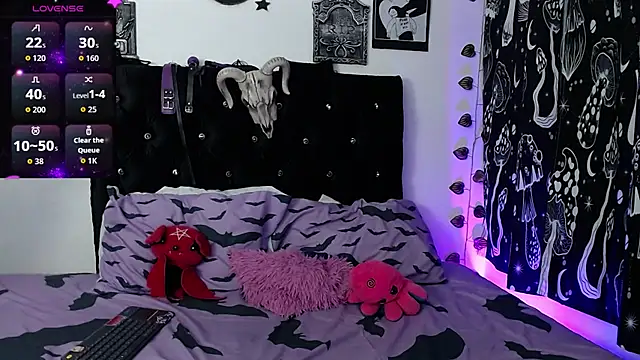 Snapshot of mayaREDdoll chatting on October 31, 2025, 5:37 am mayaREDdoll online show from October 31, 2025, 5:37 am