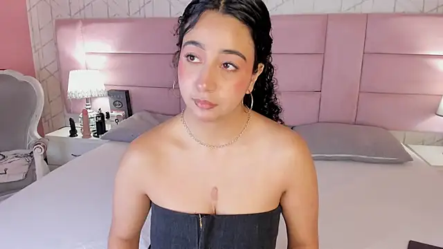 Snapshot of BellaSwwan chatting on November 29, 2025, 1:33 pm BellaSwwan online show from November 29, 2025, 1:33 pm