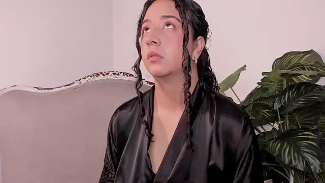 Snapshot of BellaSwwan chatting on November 14, 2025, 1:37 pm BellaSwwan online show from November 14, 2025, 1:37 pm