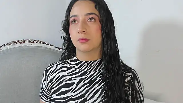 Snapshot of BellaSwwan chatting on October 26, 2025, 3:40 am BellaSwwan online show from October 26, 2025, 3:40 am