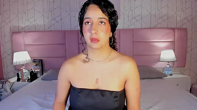 Snapshot of BellaSwwan chatting on December 3, 2025, 12:59 pm BellaSwwan online show from December 3, 2025, 12:59 pm