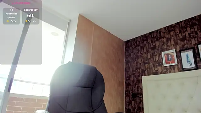 sweet  vanessa1 online show from February 19, 2026, 9:12 pm