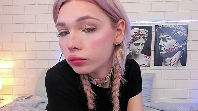 Snapshot of Blondy_Fina chatting on September 15, 2025, 4:46 am Blondy Fina online show from September 15, 2025, 4:46 am