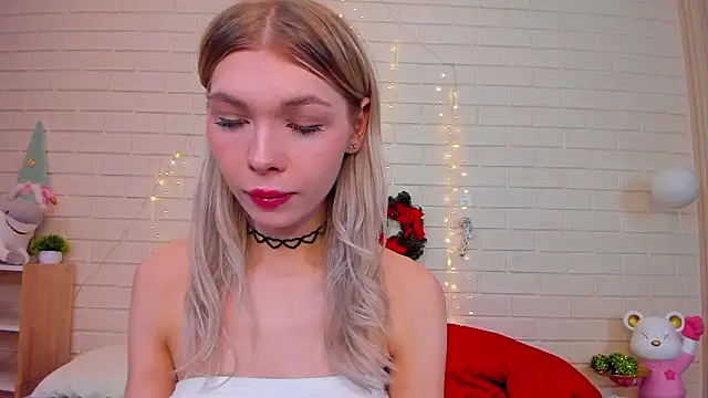 Snapshot of Blondy_Fina chatting on February 3, 2026, 6:22 am Blondy Fina online show from February 3, 2026, 6:22 am