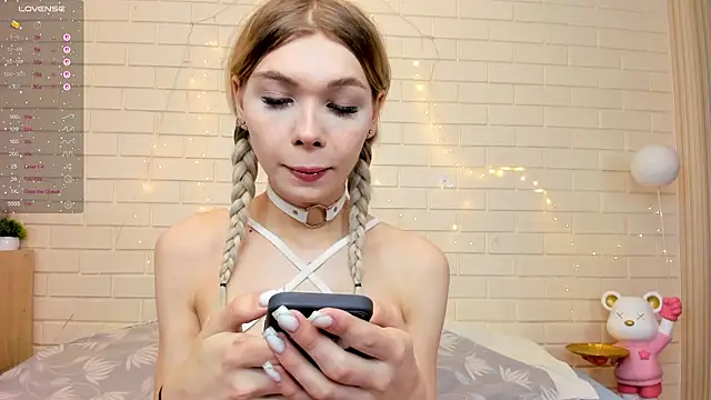 Snapshot of Blondy_Fina chatting on February 20, 2026, 4:42 am Blondy Fina online show from February 20, 2026, 4:42 am