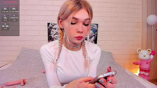 Snapshot of Blondy_Fina chatting on December 2, 2025, 4:14 am Blondy Fina online show from December 2, 2025, 4:14 am