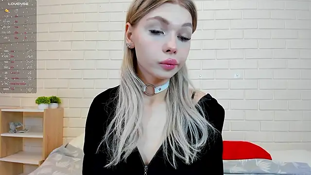 Snapshot of Blondy_Fina chatting on February 22, 2026, 4:48 am Blondy Fina online show from February 22, 2026, 4:48 am