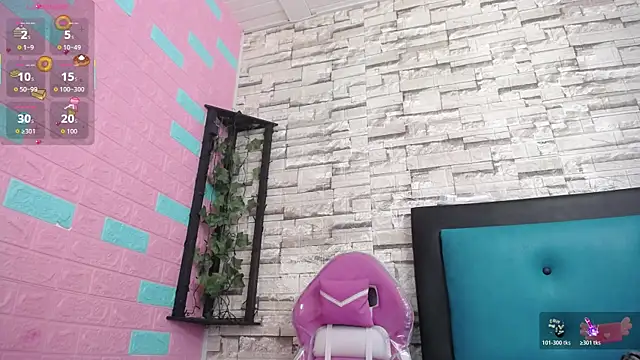 Snapshot of maily_can chatting on November 13, 2025, 1:04 pm maily can online show from November 13, 2025, 1:04 pm