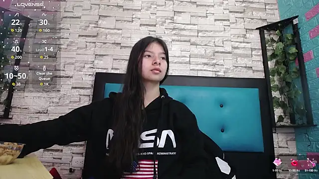 Snapshot of maily_can chatting on October 3, 2025, 12:39 pm maily can online show from October 3, 2025, 12:39 pm