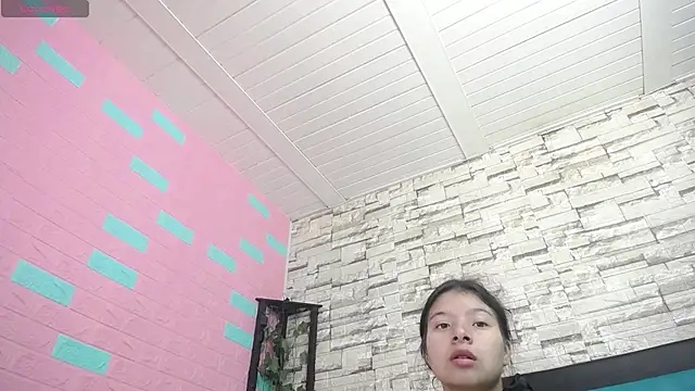 Snapshot of maily_can chatting on December 5, 2025, 1:10 pm maily can online show from December 5, 2025, 1:10 pm