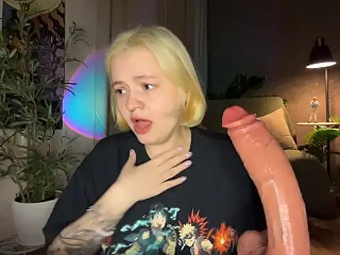 Snapshot of MoonIvy_ chatting on May 21, 2026, 7:33 pm MoonIvy online show from May 21, 2026, 7:33 pm
