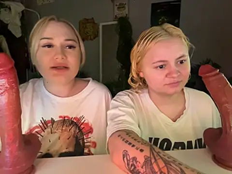 MoonIvy  online show from February 21, 2026, 5:26 pm