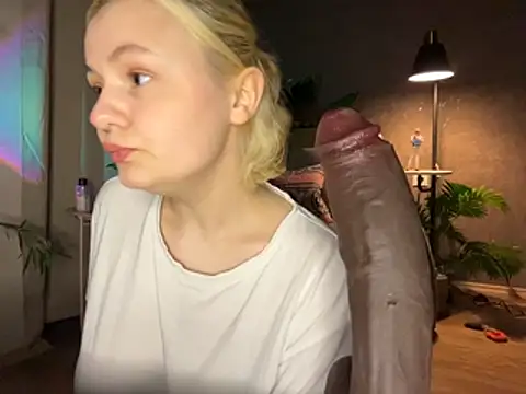 Snapshot of MoonIvy_ chatting on May 30, 2026, 7:30 pm MoonIvy online show from May 30, 2026, 7:30 pm
