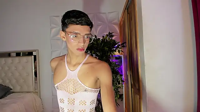 Snapshot of Wyatt_Rose chatting on November 12, 2025, 7:23 am Wyatt Rose online show from November 12, 2025, 7:23 am