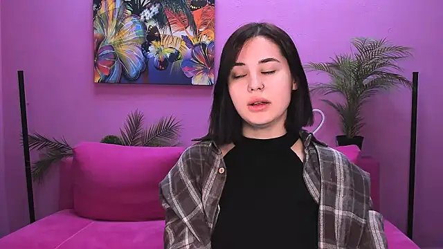 lil angel  online show from November 17, 2025, 9:02 am