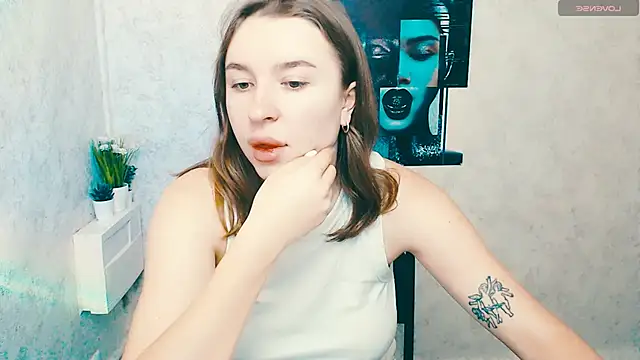 JuliaTopp  online show from November 4, 2025, 6:50 am