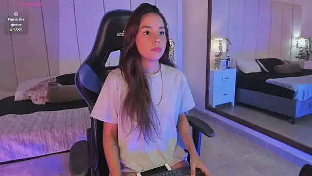 Snapshot of mia_rousse25 chatting on December 2, 2025, 1:35 pm mia rousse25 online show from December 2, 2025, 1:35 pm