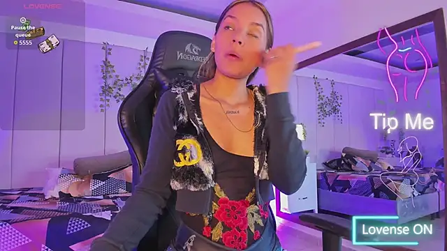 mia rousse25 online show from March 26, 2026, 3:10 pm