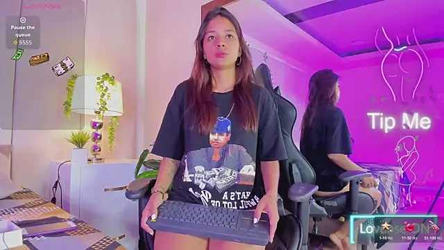 mia rousse25 online show from March 14, 2026, 4:24 pm