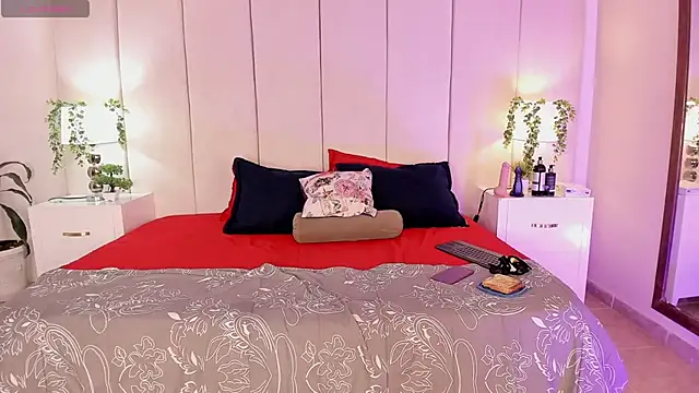 Snapshot of mia_rousse25 chatting on October 23, 2025, 1:32 pm mia rousse25 online show from October 23, 2025, 1:32 pm