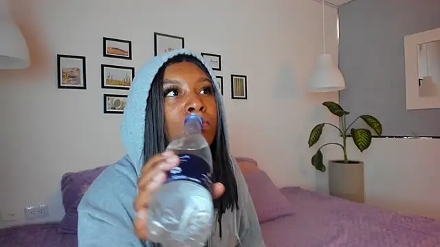 Coco joness online show from December 4, 2025, 7:46 pm