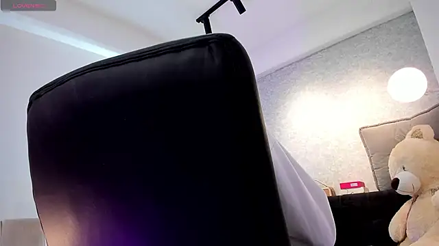 lily cash1 online show from February 17, 2026, 12:46 pm