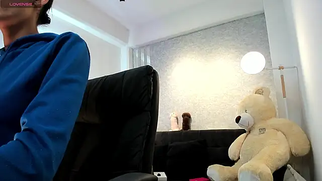 lily cash1 online show from February 14, 2026, 2:17 pm