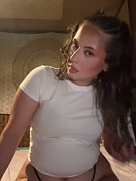 laylabliss online show from April 19, 2026, 9:06 pm