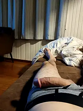 Snapshot of Gustavo198045 chatting on December 19, 2025, 3:54 am Gustavo198045 online show from December 19, 2025, 3:54 am