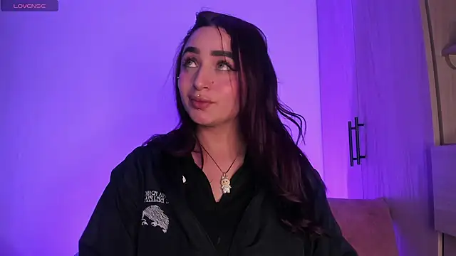 scarlett Collinss online show from November 26, 2025, 5:29 am