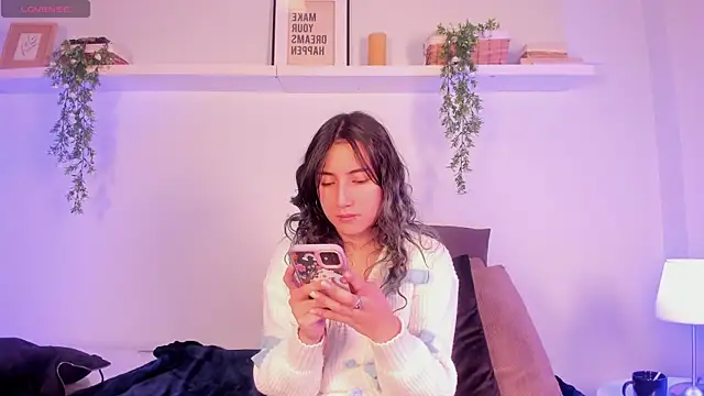 Snapshot of Vampgyal chatting on October 28, 2025, 8:41 pm Vampgyal online show from October 28, 2025, 8:41 pm