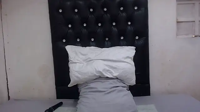 GlowGoddessxx online show from March 4, 2026, 5:37 am