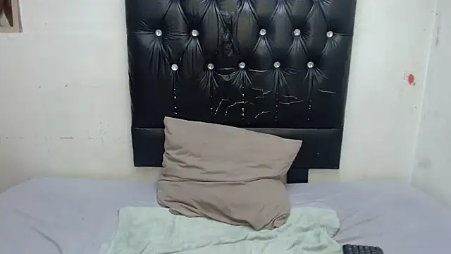GlowGoddessxx online show from July 28, 2026, 12:48 pm