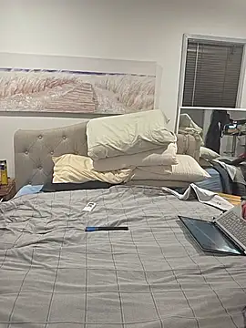 iamthepublickmasterbater online show from February 15, 2026, 8:46 am