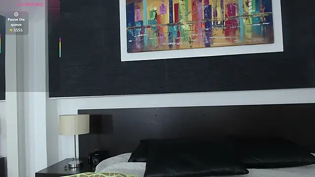 Snapshot of VioletLux chatting on November 17, 2025, 7:51 pm VioletLux online show from November 17, 2025, 7:51 pm