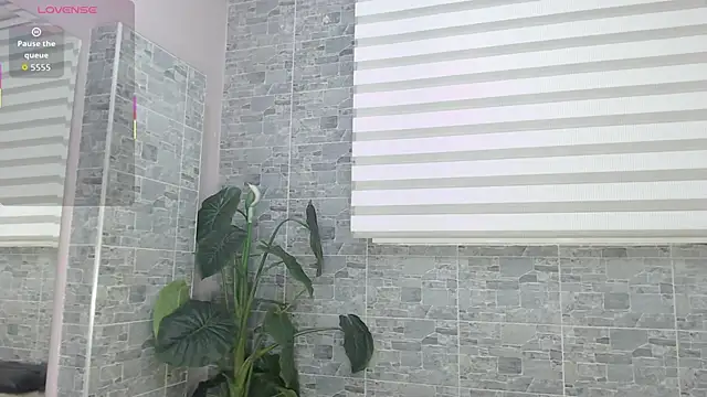 Snapshot of VioletLux chatting on November 25, 2025, 7:47 pm VioletLux online show from November 25, 2025, 7:47 pm