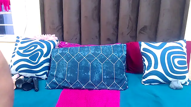 AfricanQueenxx40 online show from November 12, 2025, 3:32 am