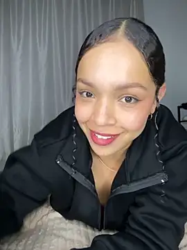 Snapshot of Yasmin777_ chatting on November 25, 2025, 12:11 am Yasmin777 online show from November 25, 2025, 12:11 am