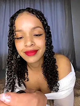 Snapshot of Yasmin777_ chatting on November 16, 2025, 10:24 pm Yasmin777 online show from November 16, 2025, 10:24 pm